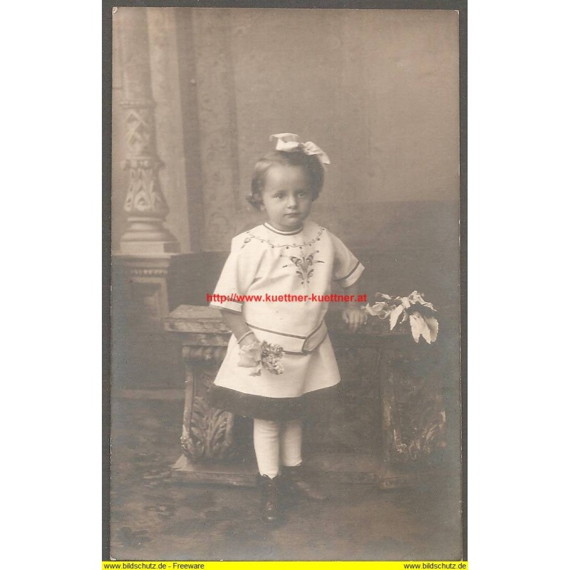 AK - Erstkommunion - Mädchen im weißen Kleid AK - Erstkommunion - Mädchen im weißen Kleid