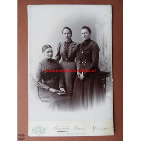 Kabinettformat - Drei Damen mit hochgeschlossenen Kleidern - Mailath - Pozsony 