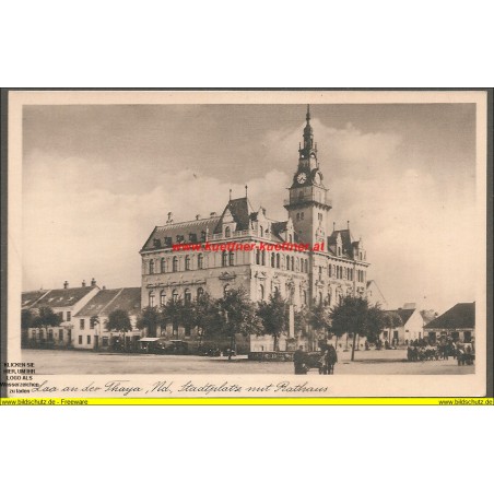 AK - Laa a. d. Thaya - Stadtplatz mit Rathaus (NÖ)  