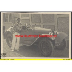 Foto - Junge vor Automobil Zweisitzer (8cm x 11,5cm) 