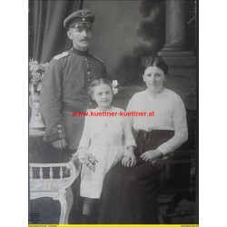 Kabinettformat - Vater in Uniform mit Frau und Kind - Berlin (17cm x 11cm)