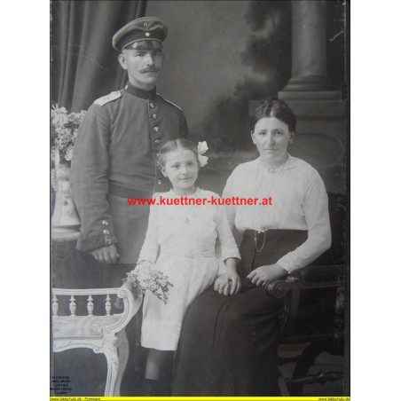 Kabinettformat - Vater in Uniform mit Frau und Kind - Berlin (17cm x 11cm)