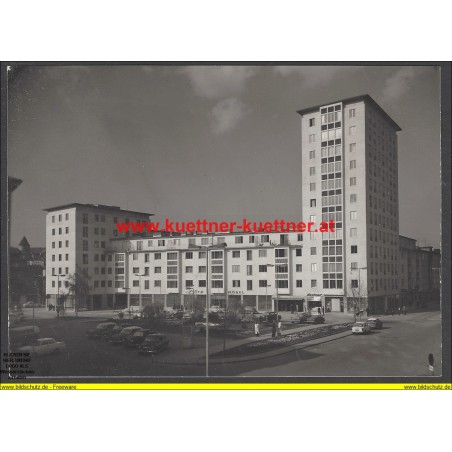 AK - Krems a. d. D. - Bahnhofsplatz (NÖ) 