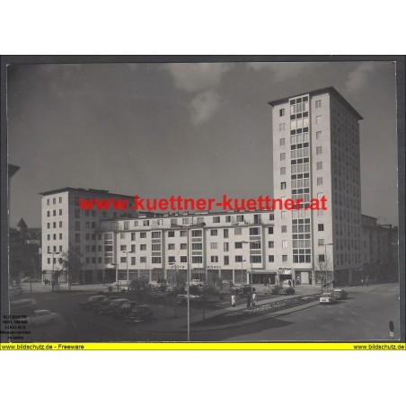 AK - Krems a. d. D. - Bahnhofsplatz (NÖ) 