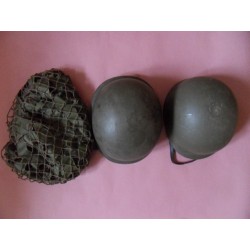 Stahlhelm mit Innenhelm und Tarnüberzug