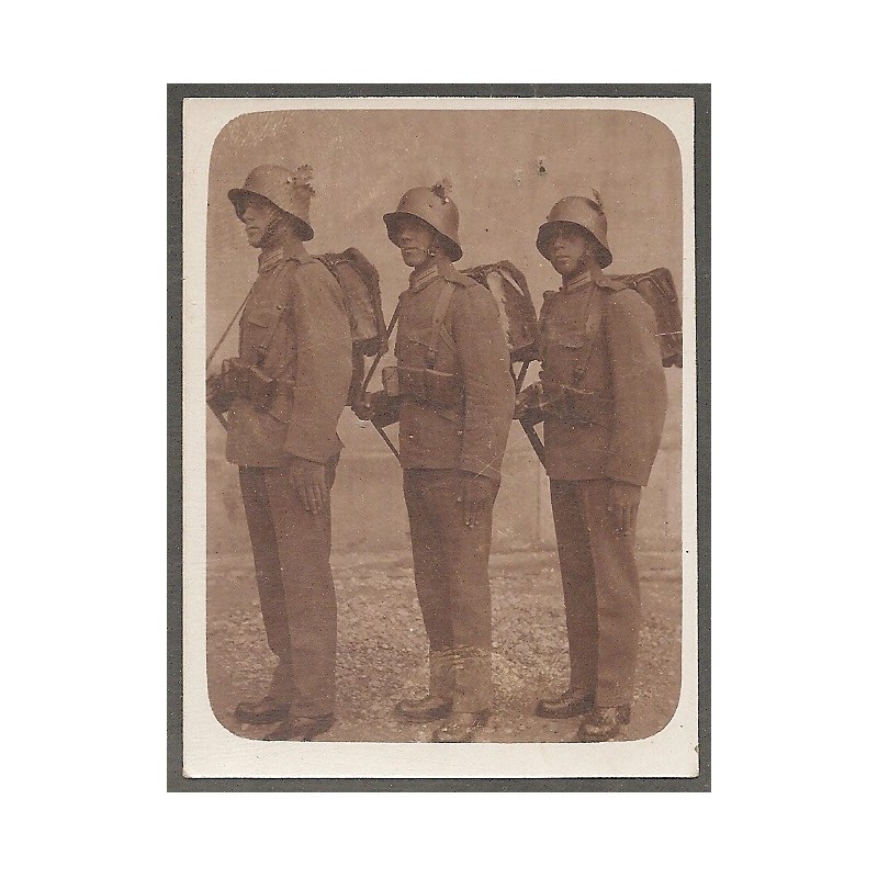 Foto - I WK - Soldaten/ Uniform / Ausrüstung / Stahlhelm (8cm x 6cm)