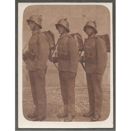 Foto - I WK - Soldaten/ Uniform / Ausrüstung / Stahlhelm (8cm x 6cm)