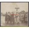 K.u.k. Foto - Sc. Exc. Marschall verteilt Medaillen