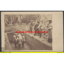 K.u.k. Foto - Bestattung im Park am Gut Waksztewlany 1916
