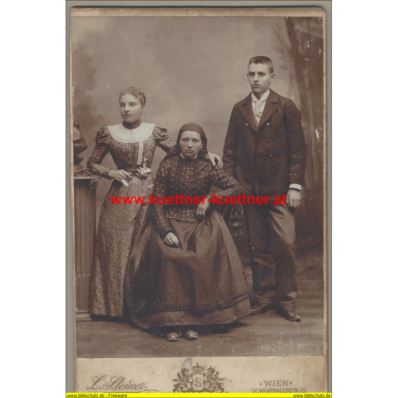 Alte Fotografie L. Steiner, Wien, Mutter mit Kindern