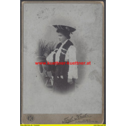 Alte Fotografie Photo Kral, Wien, Frau mit ausergewöhnlichen Hut