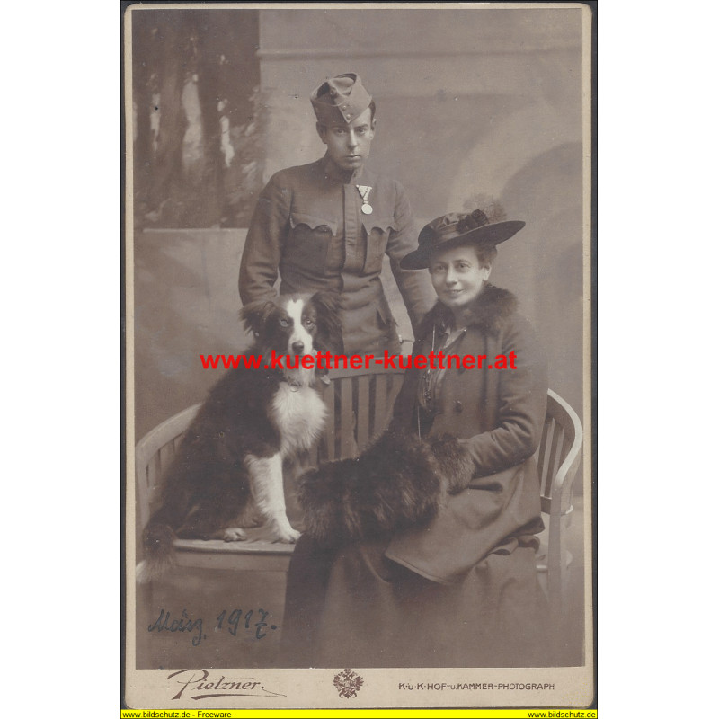 Alfons Binder Edler v. Hohenstreben mit seiner Mutter