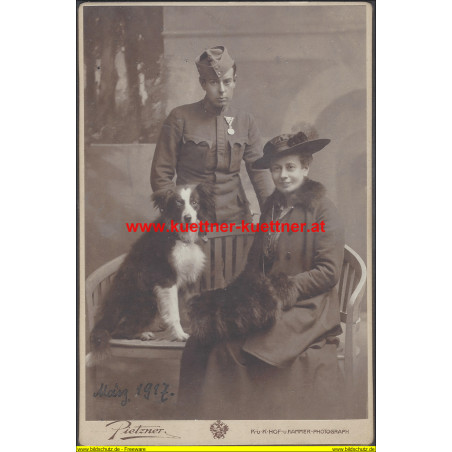 Alfons Binder Edler v. Hohenstreben mit seiner Mutter