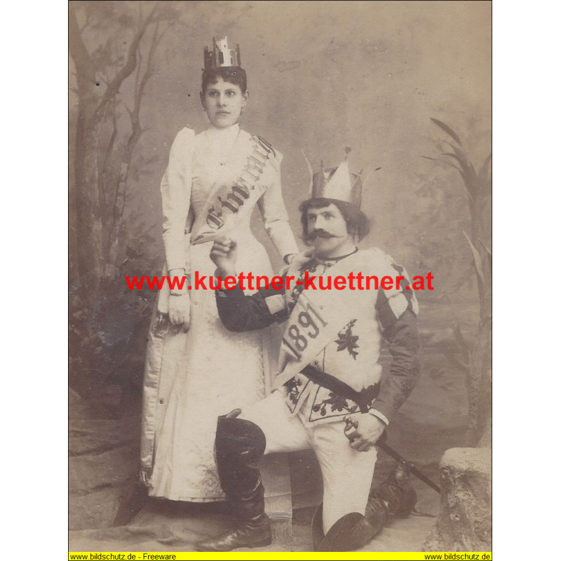 Kabinettfoto - Krems - Paar in Historischem Kostüm Photo Hodek (1891)