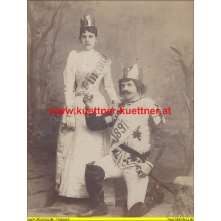 Kabinettfoto - Krems - Paar in Historischem Kostüm Photo Hodek (1891)