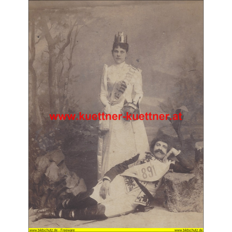 Kabinettfoto - Krems - Paar in Historischem Kostüm Photo Hodek (1891)
