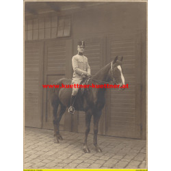Wilhelm Mende als Leutnant zu Pferd im IR.1