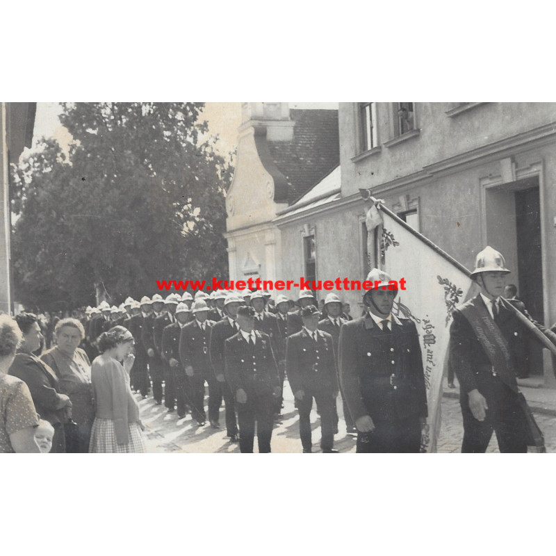 Langenlois Feuerwehrumzug in der Wienerstraße