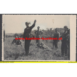 Foto - Bisamberg - Besprechung nach Geländeübung (1937)