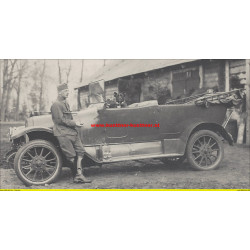 Foto - Offizier mit seinem Austro Daimler (1916)