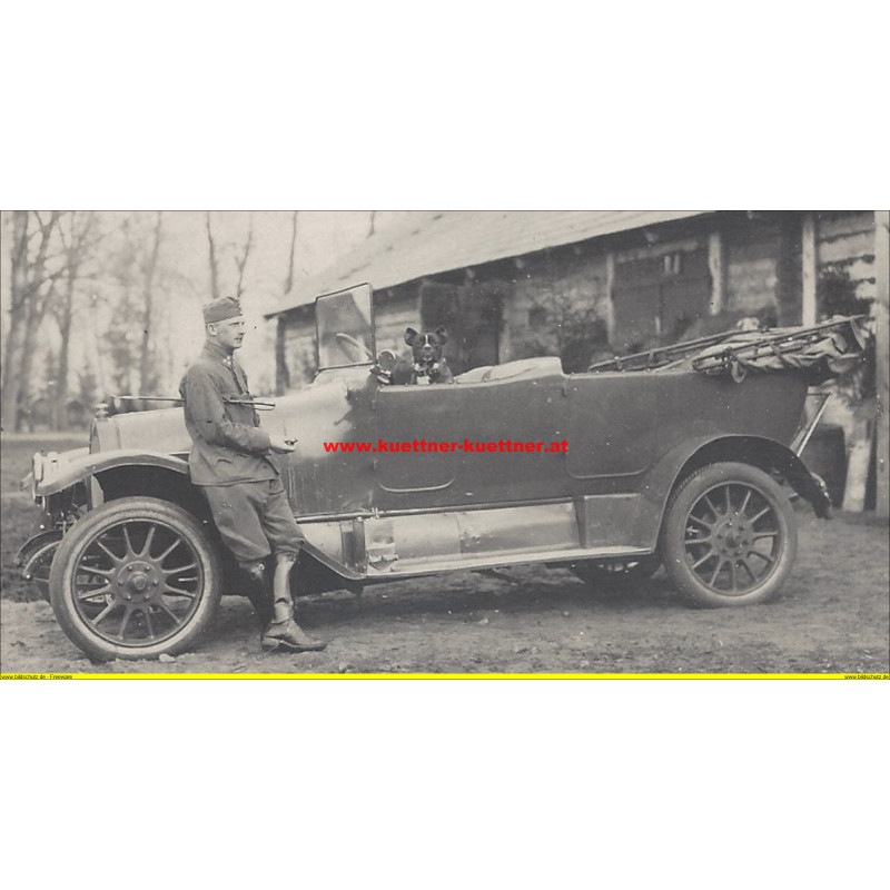 Foto - Offizier mit seinem Austro Daimler (1916)