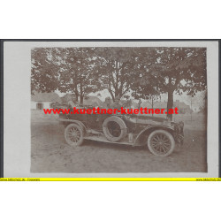 Foto - Offizier mit seinem Dienstauto