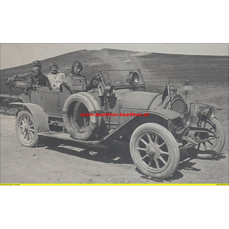 Foto - Offizier mit seinem Kriegsvehicle auf der Fahrt nach Lotz