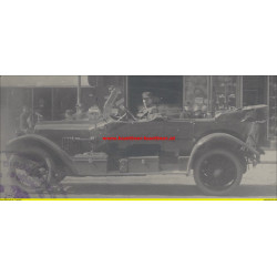 Foto - Offizier mit seinem Laurin & Klement in Wien (1919)