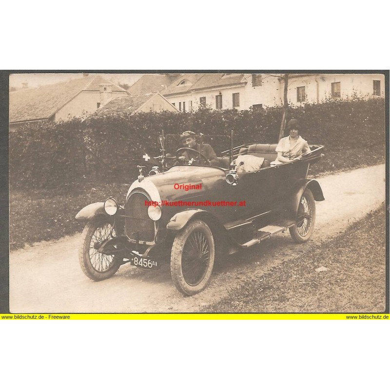 AK - Foto - Oldtimer - Automobil mit Chauffeur (CH)