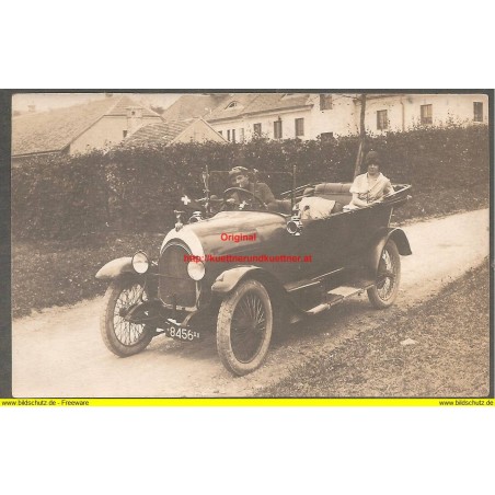 AK - Foto - Oldtimer - Automobil mit Chauffeur (CH)